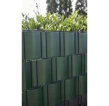 Tapis brise-vue dans une clôture à double fil