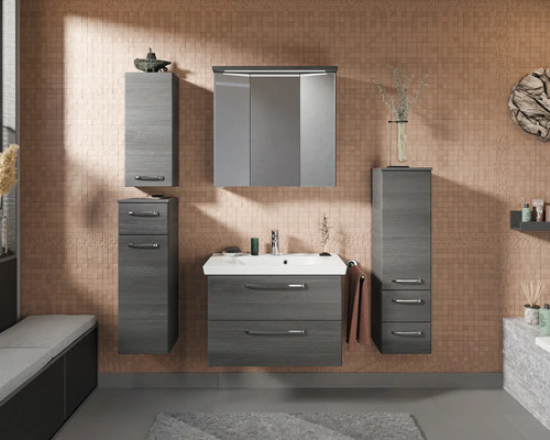 Ensemble de salle de bains moderne avec lavabo, armoire de toilette et armoires hautes en aspect bois