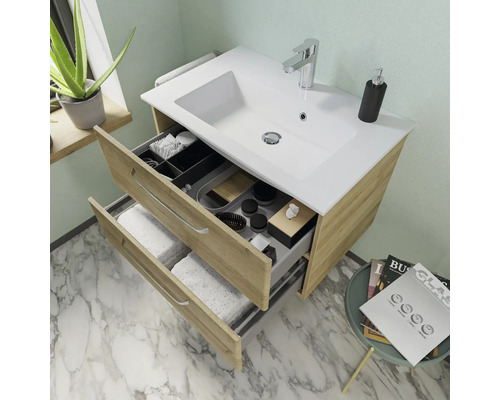 Meuble-lavabo avec système de tiroirs ouverts pour ranger les accessoires de salle de bain