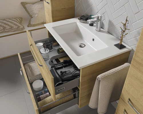 Meuble-lavabo de salle de bains avec tiroirs ouverts et solutions de rangement