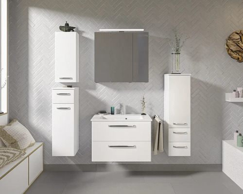 Modernes Badezimmer mit Waschtisch, Spiegelschrank und Hochschränken