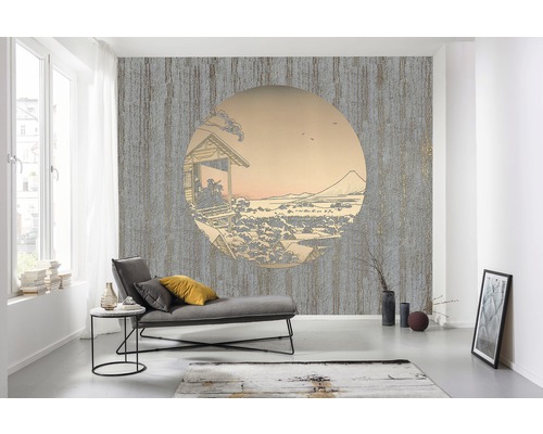 Salon avec papier peint à motifs avec un thème de paysage japonais