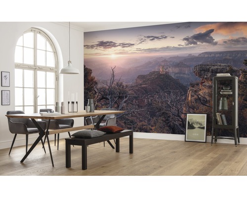 Salon avec papier peint photo Grand Canyon au lever du soleil, table à manger et vitrine