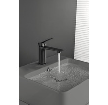 Robinet de lavabo avec robinet et lavabo plein