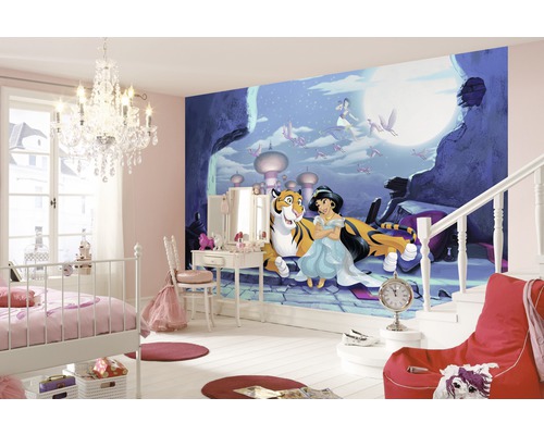 Chambre d''enfant avec une fresque murale d''Aladin, Jasmine et Abou