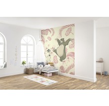 Chambre d''enfant avec papier peint Livre de la jungle, lit et tapis de jeu