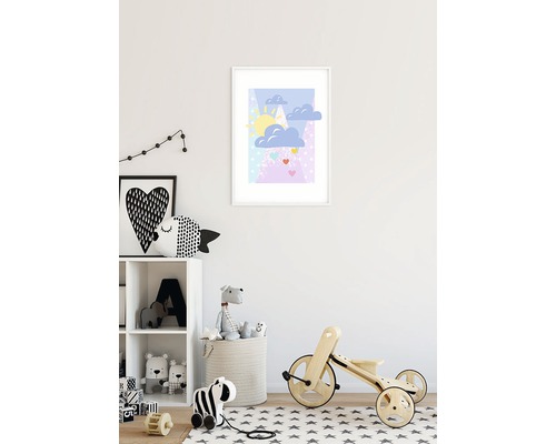 Chambre d''enfant avec tableau mural, étagère à jouets et véhicule en bois