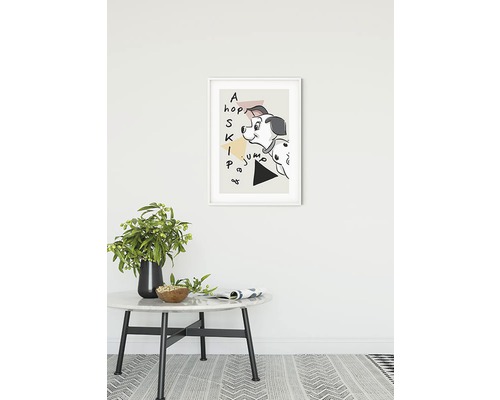 Poster décoratif avec motif dalmatien encadré au-dessus d''une table avec vase et magazine