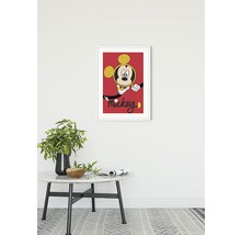 Gerahmtes Mickey Mouse Bild an der Wand über einem Tisch