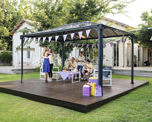 Tonnelle de jardin avec fête sur terrasse en bois