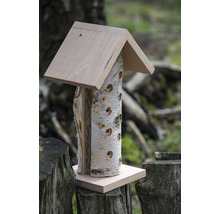 Insektenhotel aus Holz mit Birkenrinde