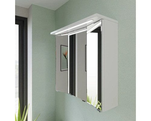 Spiegelschrank mit Beleuchtung und drei Spiegeltüren