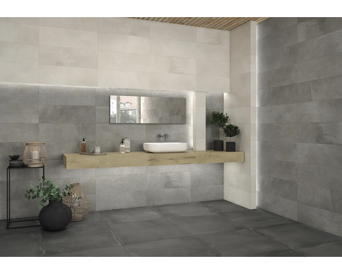 Salle de bain avec carrelage mural et au sol, meuble-lavabo avec vasque à poser et miroir