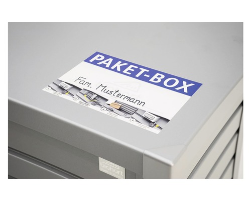 Paketbox mit Aufkleber und Bedienungsanleitung