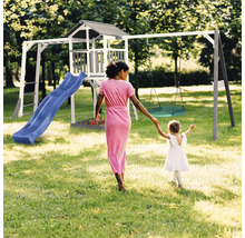 Aire de jeux avec tour, toboggan et balançoire pour enfants dans le jardin