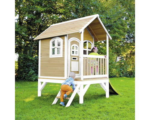 Maisonnette en bois pour enfants avec toboggan et échelle dans le jardin