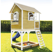 Cabane de jeux avec bac à sable, toboggan et échelle dans le jardin