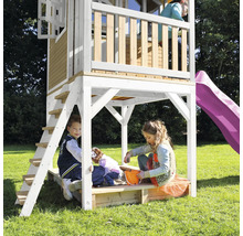 Tour de jeu avec toboggan et bac à sable pour enfants dans le jardin.