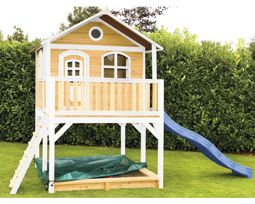 Cabane de jeux sur pilotis axi Marc 432 x 212 cm bois marron avec toboggan bleu Cabane de jeu en bois avec toboggan et bac à sable dans le jardin