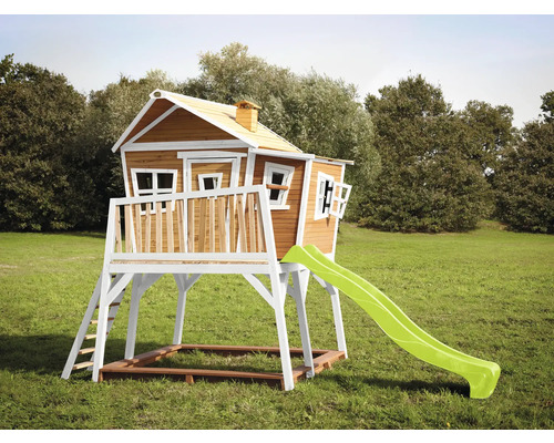 Spielhaus mit Stelzen axi Max 432 x 193 cm Holz braun inkl. grüne Rutsche Spielhaus mit Rutsche und Sandkasten für den Garten