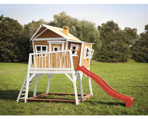 Cabane de jeux sur pilotis axi Max 432 x 193 cm bois marron avec toboggan rouge Cabane de jeu en bois avec toboggan et échelle dans le jardin