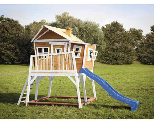 Cabane de jeux sur pilotis axi Max 432 x 193 cm bois marron avec toboggan bleu Maison de jeu en bois avec toboggan et bac à sable dans le jardin