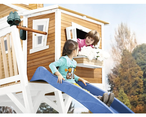 Toboggan pour enfants sur une aire de jeux avec deux enfants.
