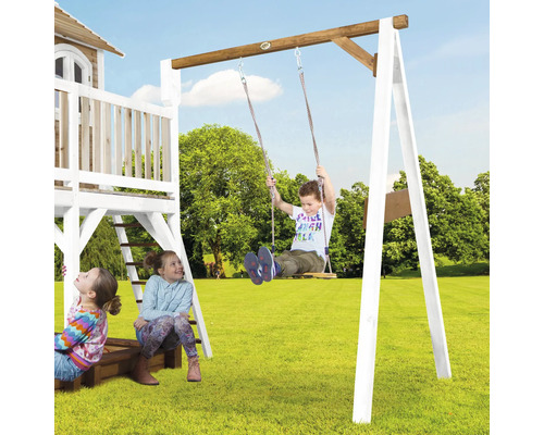 Aire de jeux avec balançoire et enfants jouant dans le jardin