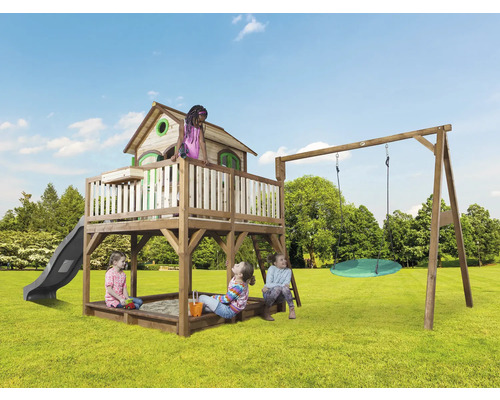 Aire de jeux en bois avec toboggan, bac à sable, balançoire et cabane pour enfants dans le jardin