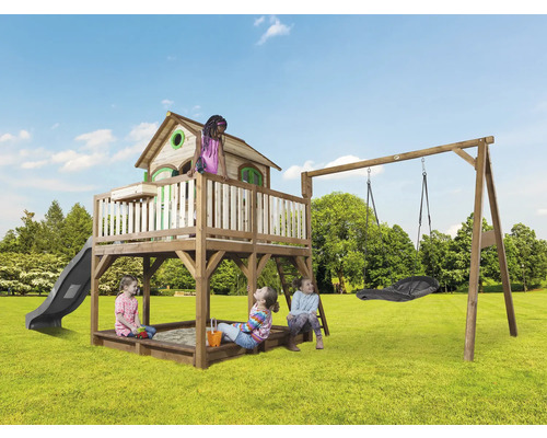 Aire de jeux avec cabane, toboggan, bac à sable et balançoire pour enfants dans le jardin