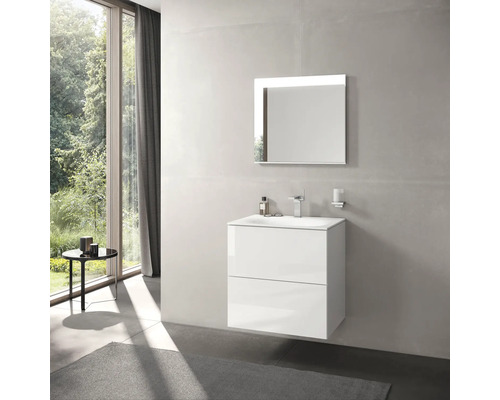 Salle de bains moderne avec meuble sous-lavabo blanc, vasque à poser et miroir éclairé.