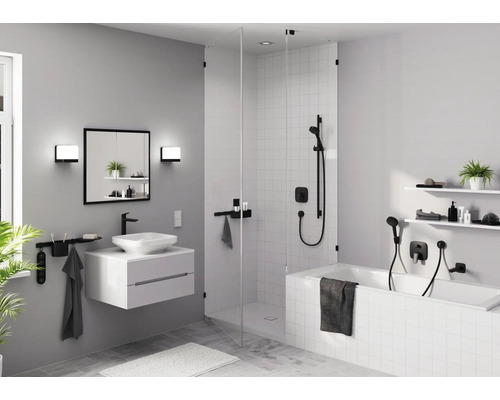 Salle de bain moderne avec lavabo, douche et baignoire dans des couleurs claires