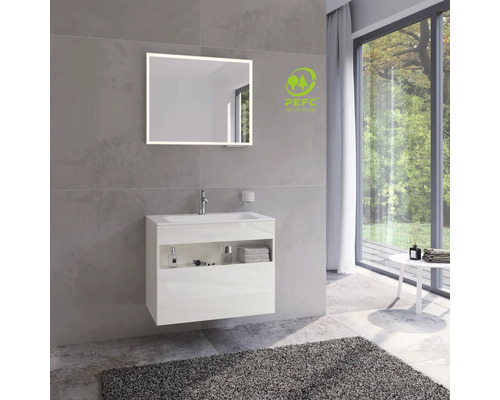 Badezimmer mit Waschbeckenunterschrank, beleuchtetem Spiegel und PEFC Siegel