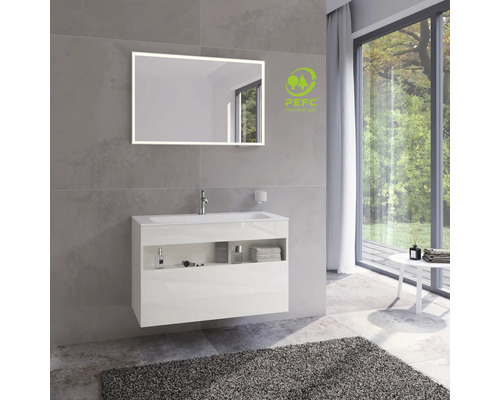 Salle de bains avec miroir éclairé, meuble sous-lavabo, robinet et label PEFC