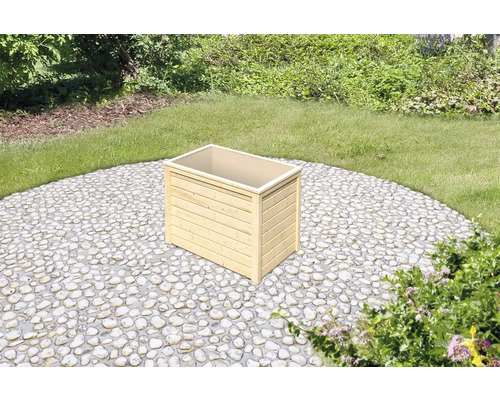 Jardinière en bois dans le jardin