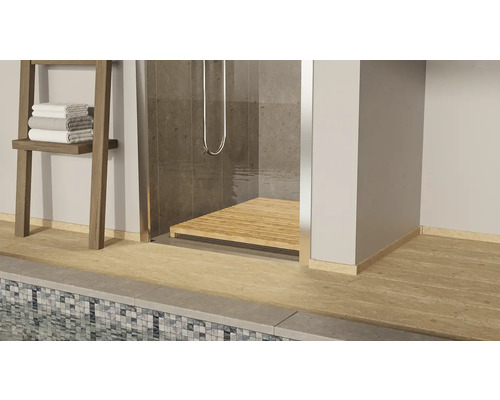 Salle de bains avec douche, tabouret de douche en bois et échelle à serviettes