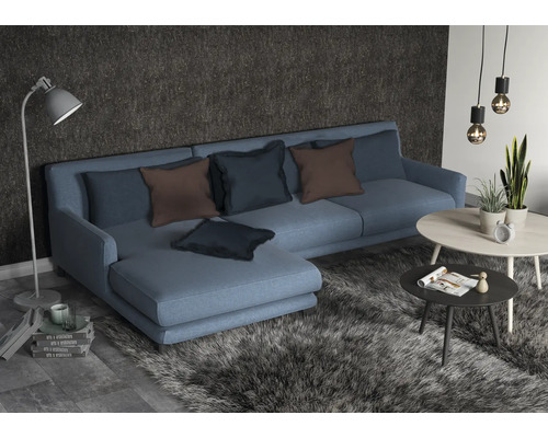 Salon avec canapé d''angle, table basse et lampadaire