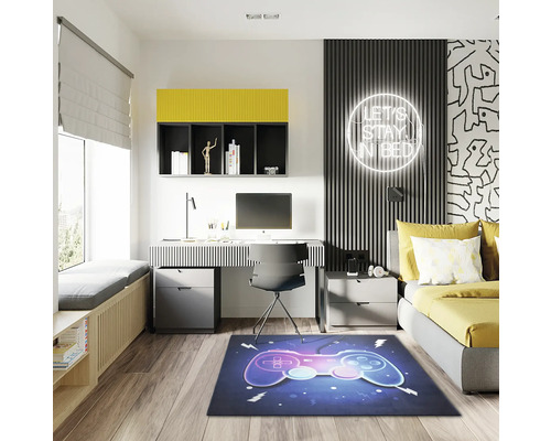 Modernes Jugendzimmer mit Schreibtisch, Bett und Spielteppich