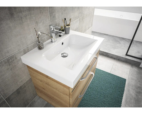 Meuble sous-lavabo de salle de bain avec lavabo et robinet dans une salle de bain lumineuse