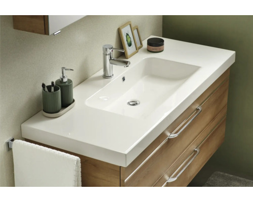 Lavabo avec meuble sous-vasque dans une salle de bains