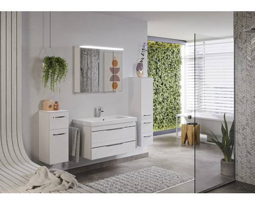 Salle de bains avec lavabo, armoire de toilette éclairée et meubles de rangement suspendus dans un design lumineux