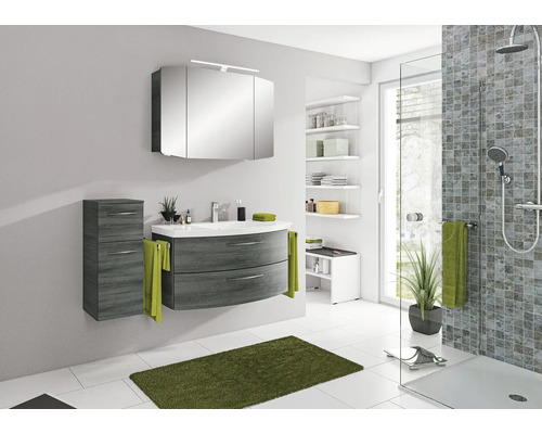 Salle de bains moderne avec meuble-lavabo, armoire de toilette, armoire latérale et douche