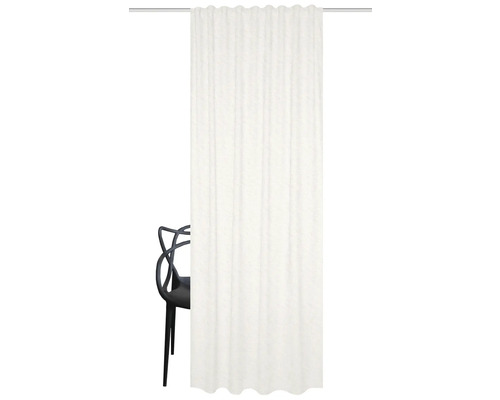 Rideau en tissu avec fixation à bande plissée et chaise