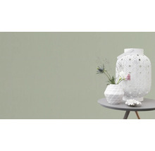 Scène décorative avec photophore, vase et table