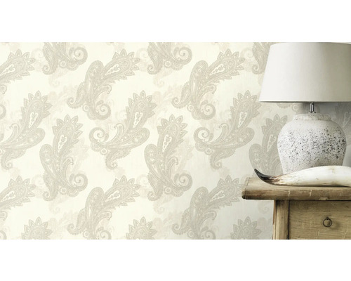 Papier peint avec motif cachemire sur le mur