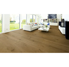 Pièce à vivre lumineuse avec parquet en chêne