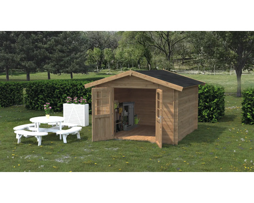 Abri de jardin Palmako Lotta 7,3 m² 340 x 330 cm imprégné par immersion marron Abri de jardin en bois avec portes ouvertes et outils de jardin à l''intérieur, entouré d''une pelouse