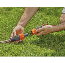 Deux raccords rapides de jardin sont connectés