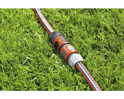 Raccord de tuyau Gardena sur gazon