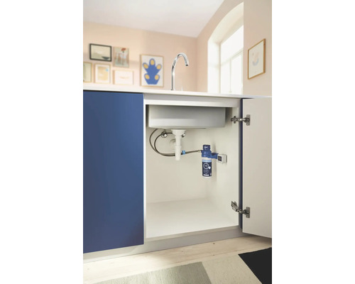 Spültischunterschrank mit Spüle, Wasserhahn und Wasserfilteranlage